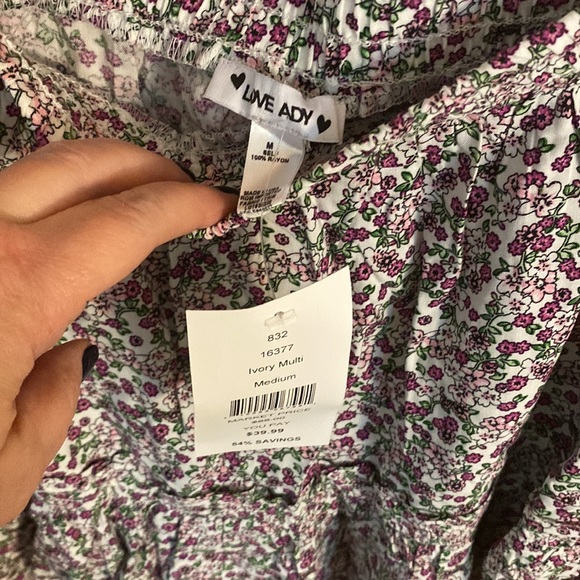 NWT Love Ady flowered skirt, size M - Picture 2 of 2